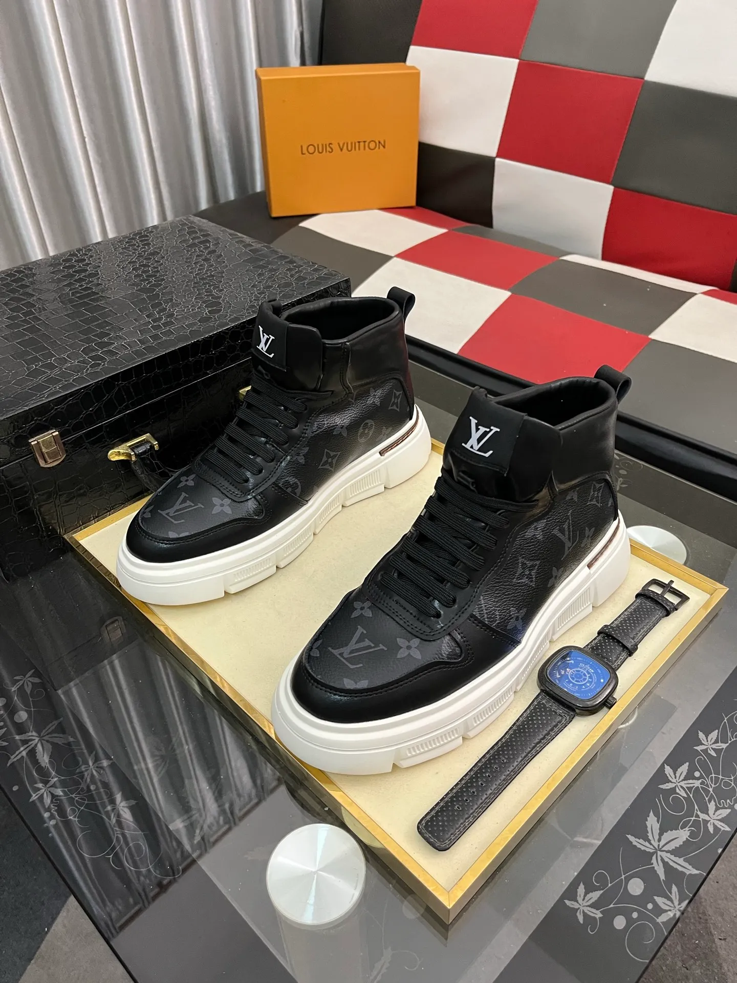 Men's shoes 💰420⌚️⌚️《Louis vuitton/LV Louis Vuitton》original quality.~ Unique modern style sneakers. 🏃A must-have casual shoe for trendy men😍😍 Original brand imported from Italy, imported original leather, cow lining (refuses to discolor and grind feet) Sole: Original sole specially provided by the original factory, French lazy style design Size: 38-442️⃣Colors available
